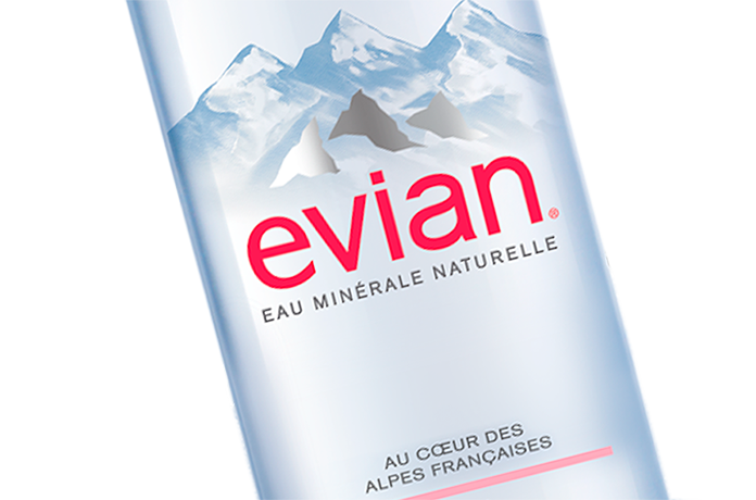 Evian Французский бренд выпускается в рамках премиум-сегмента уже почти 2 столетия